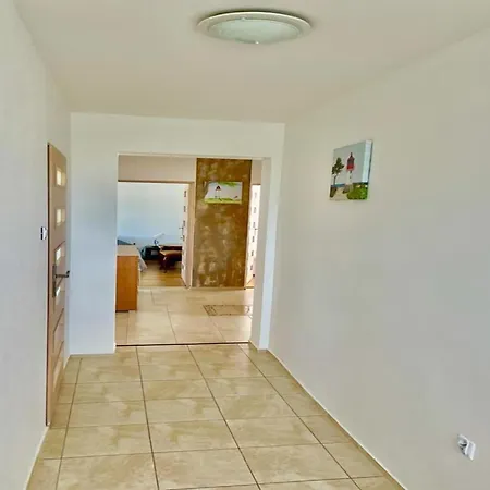 Spacious Modern Flat In Dabrowa *