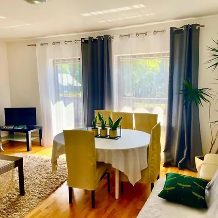 Apartamento Spacious Modern Flat In Dabrowa *