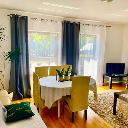Apartamento Spacious Modern Flat In Dabrowa *