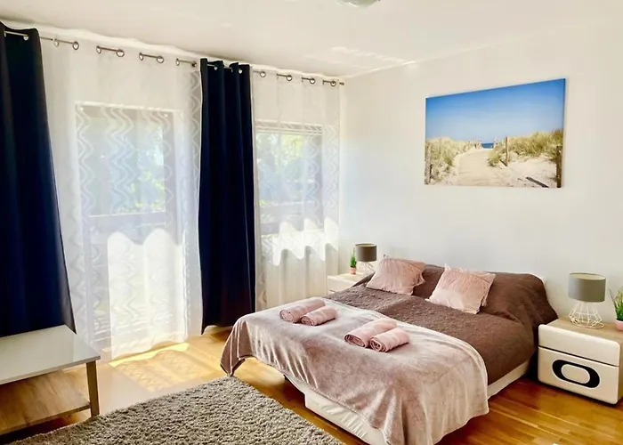 In Dabrowa Near The Sea Appartamento Gostyniec