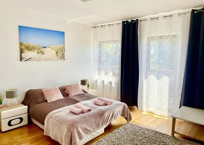 In Dabrowa Near The Sea * Gostyniec